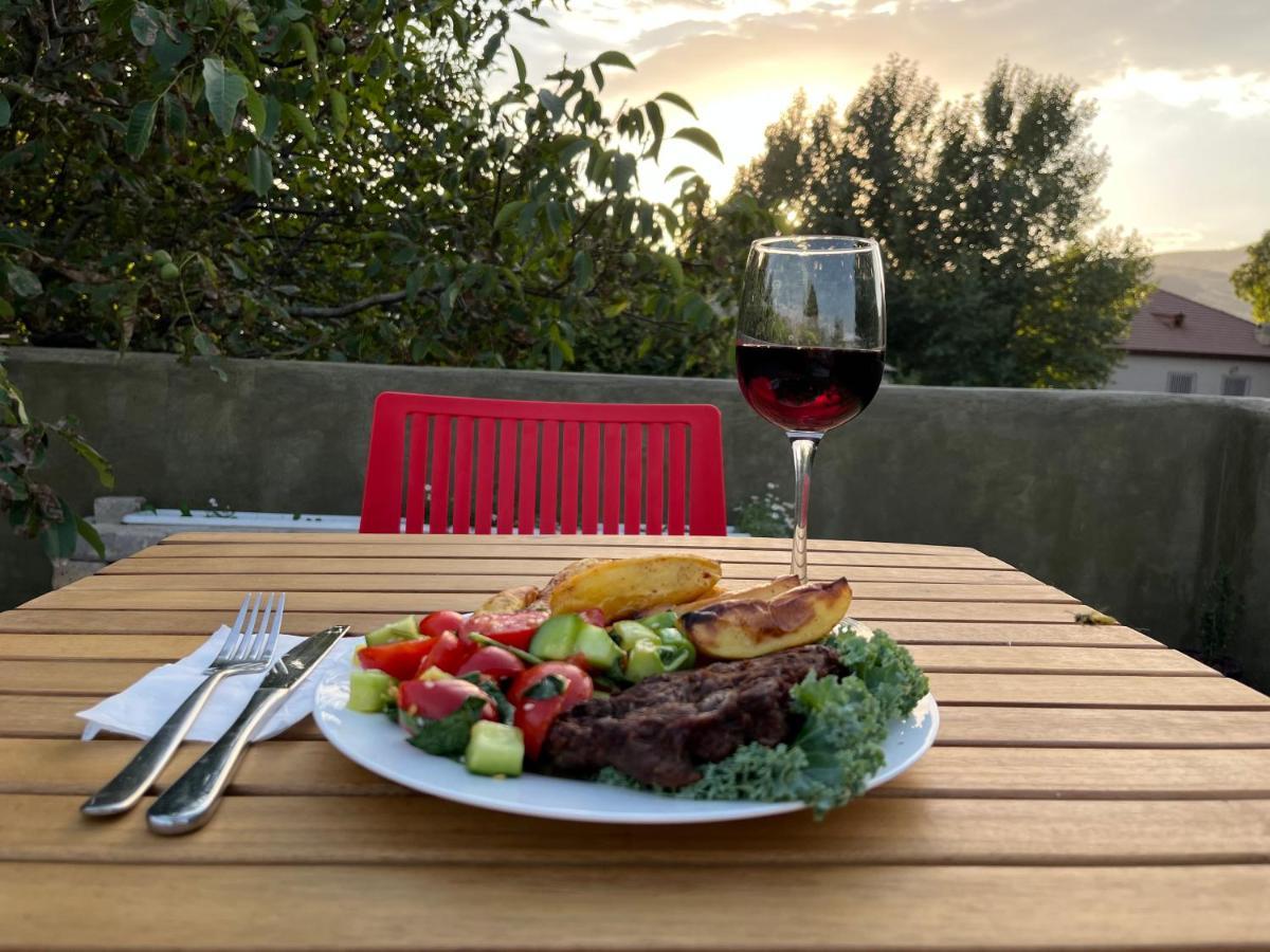 Zove Rural With Garden Views *